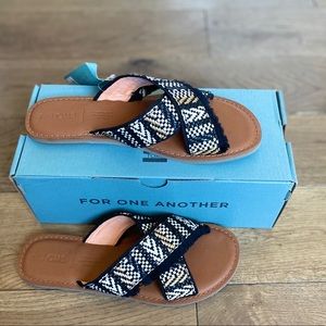Tom’s black women’s sandals size 6